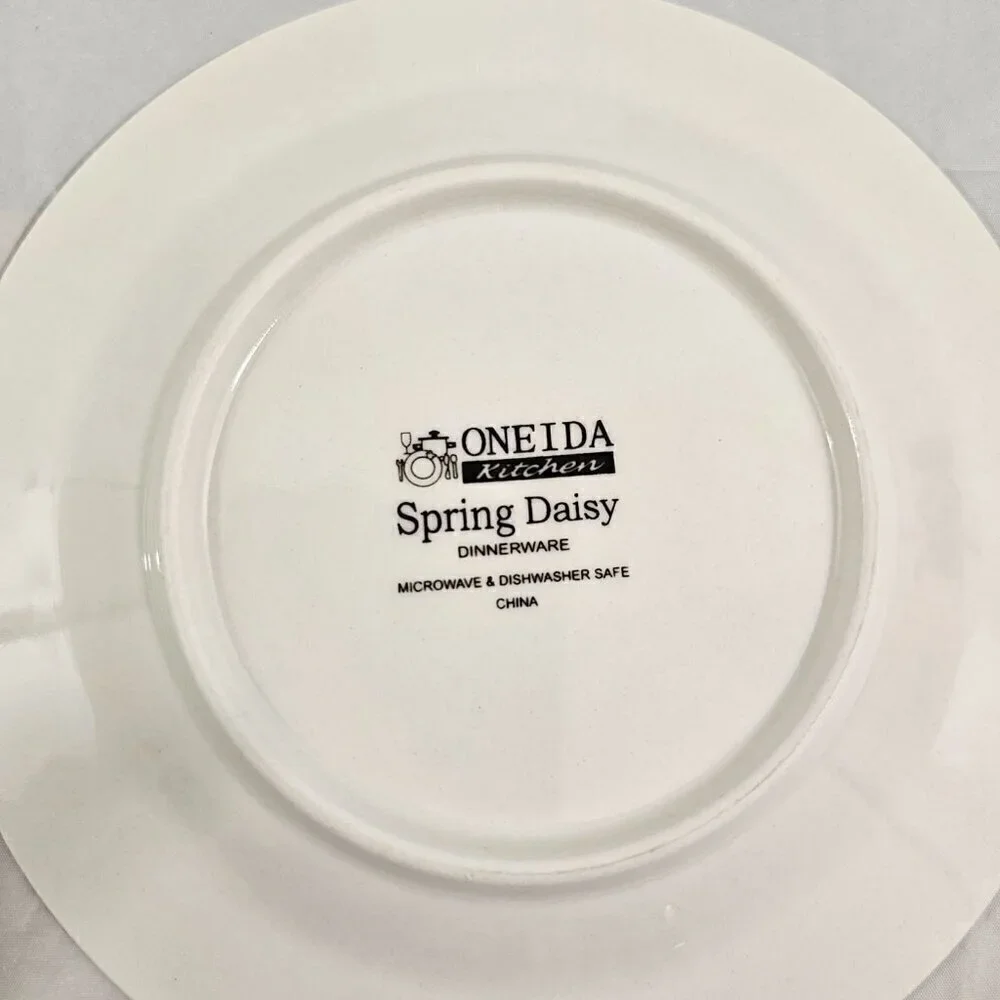 Oneida Spring Daisy Majesticware 6.5” Ceramic Dessert Bread Plates – Set of 4